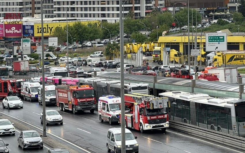 İstanbulda dəhşətli yol qəzası: 1 ölü, 40 yaralı