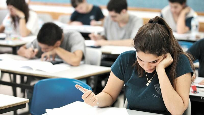 Ali təhsil müəssisələrinin magistraturalarına qəbul imtahanı keçirilib