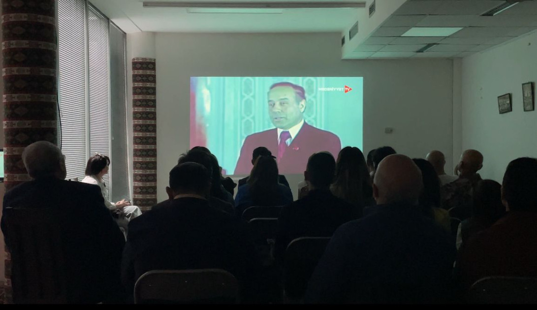 Praqada Ümummilli Lider Heydər Əliyevin anadan olmasının 102-ci ildönümü qeyd edilib
