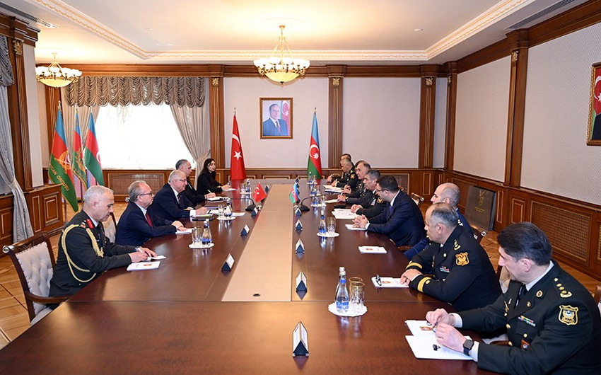 Bakıda Azərbaycan və Türkiyə müdafiə nazirləri görüşüb