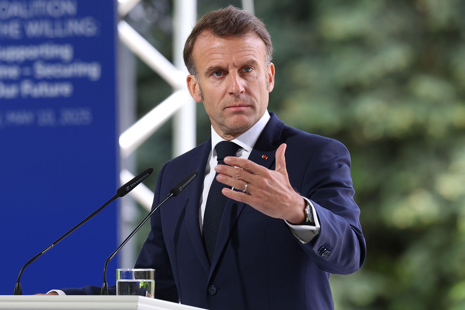 Makron: Ukrayna atəşkəsdən sonra ərazi məsələlərini müzakirə edə bilər