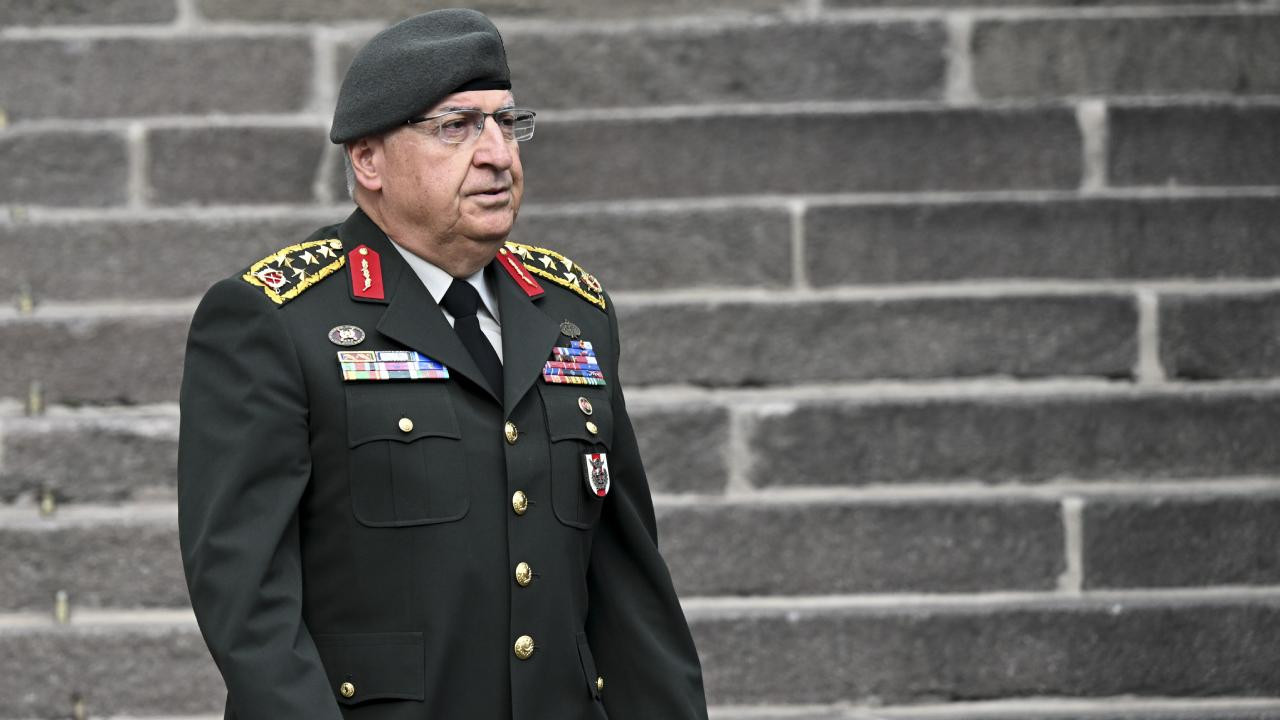 Türkiyənin müdafiə naziri Fəxri və Şəhidlər xiyabanını, Türk şəhidliyi abidəsini ziyarət edib