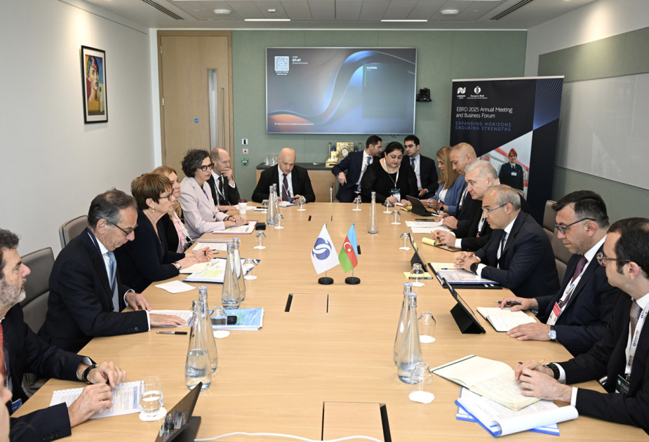 İqtisadiyyat naziri Londonda bir sıra görüşlər keçirib