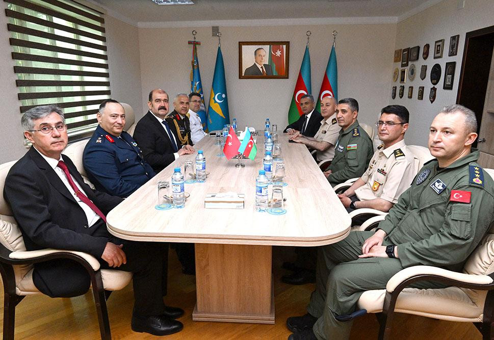 Türkiyəli prorektor Azərbaycanda dəniz əməliyyatları mərkəzinə və döyüş gəmilərinə baş çəkib