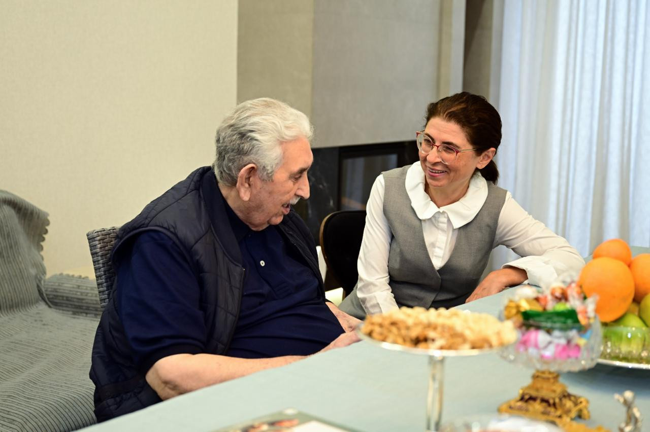 Xalq artisti Arif Babayevə Heydər Əliyev Mükafatı təqdim olunub