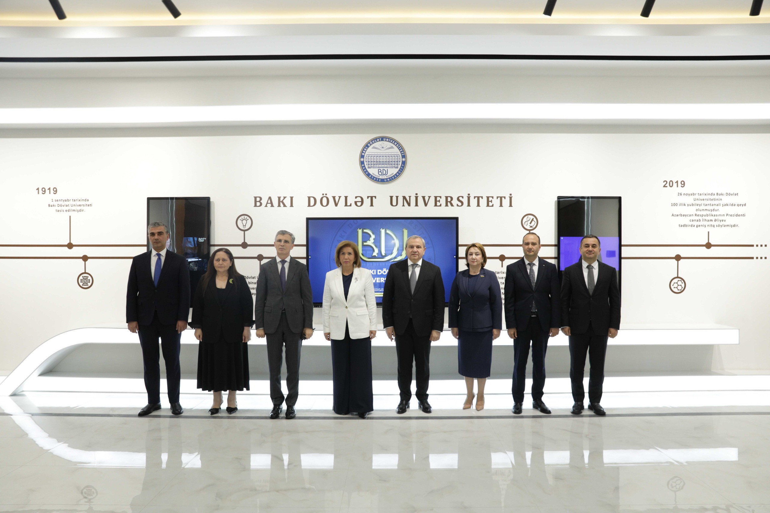 Təhsil və ailə birliyinə çağırış: BDU-da milli dəyərlər müzakirə olundu