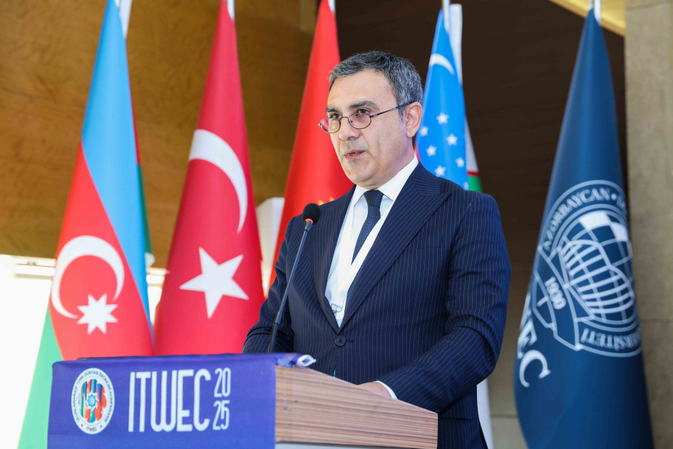 UNEC-də “Ortaq gələcək: sosial-iqtisadi innovasiyalar” mövzusunda konfrans işə başlayıb