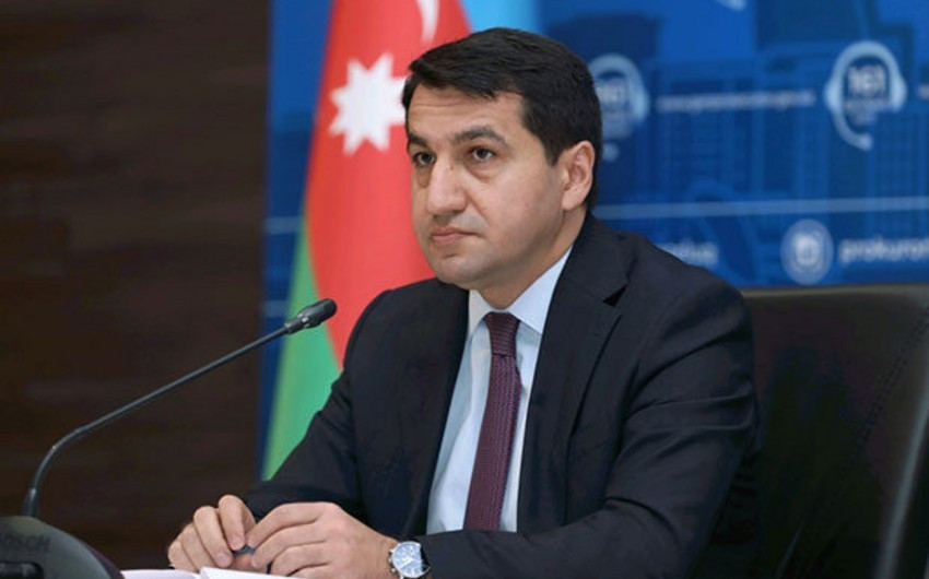 Hikmət Hacıyev Tehranda forumda iştirak edir
