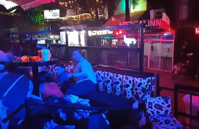 Gecə klubuna silahlı hücum: 8 ölü
