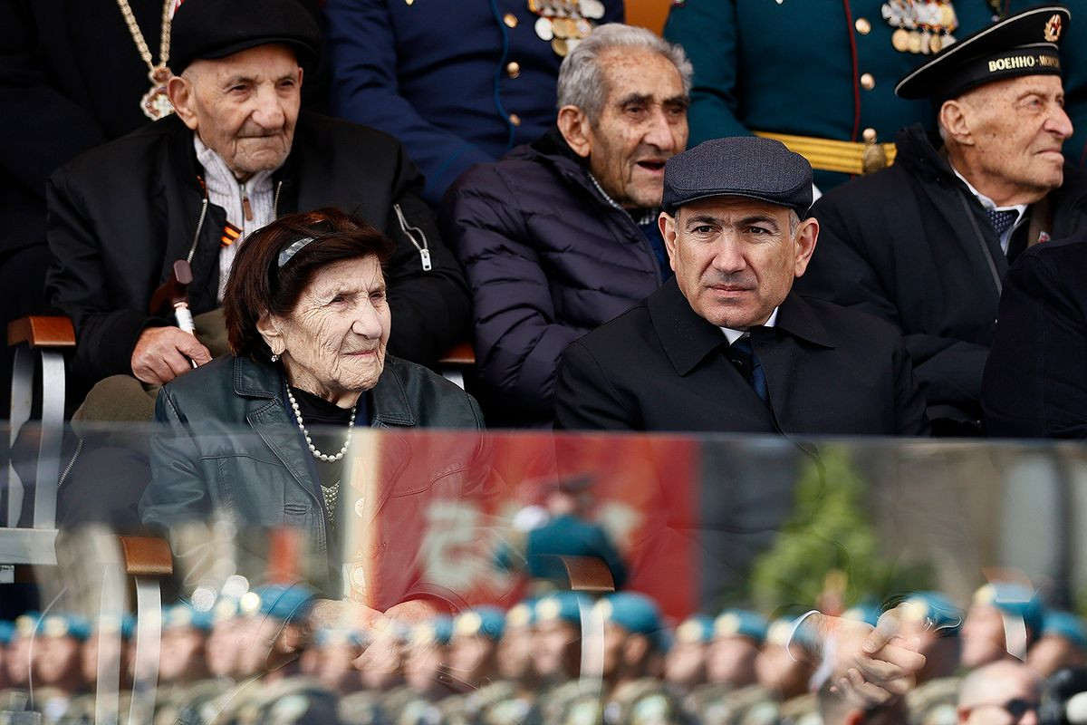 Paşinyanın Moskvadakı Paradda iştirakı Ermənistanda narazılıq yaradıb