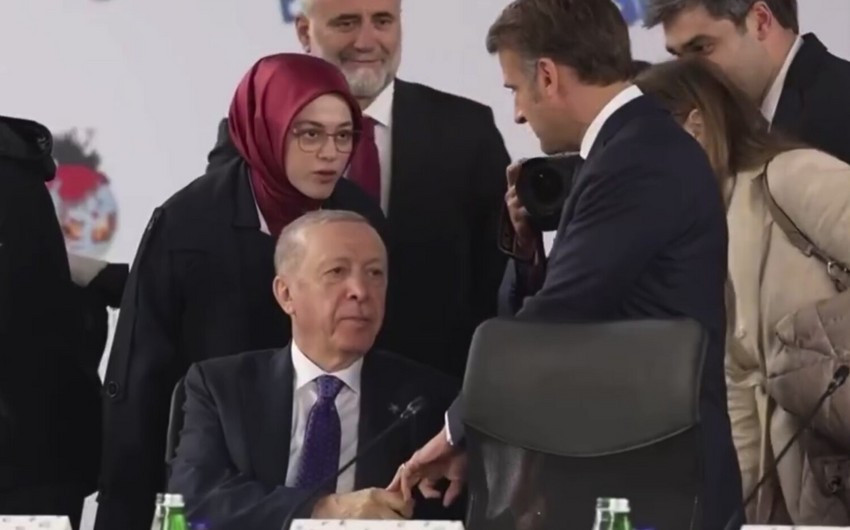Ərdoğanla Makronun bədən dili "savaşı"-