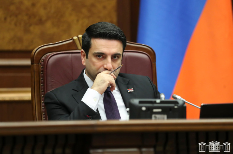 Alen Simonyan: “Robert Koçaryanı yalnız həbsdə görürəm”