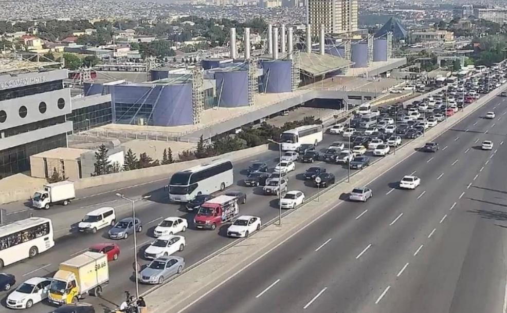 Bakının əsas yollarında sıxlıq müşahidə olunur