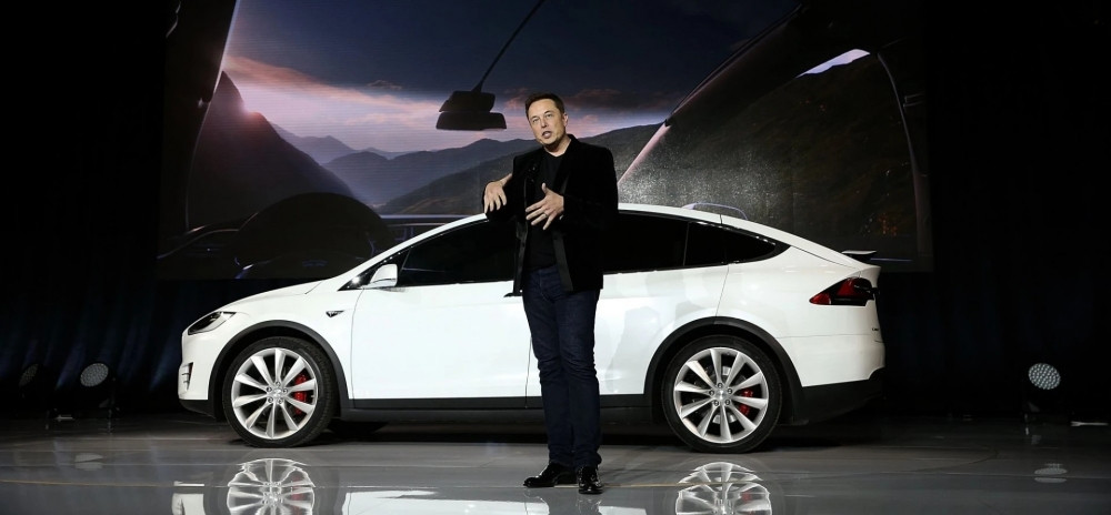 İlon Mask siyasətdən çəkilir: Tesla-ya fokuslanacaq