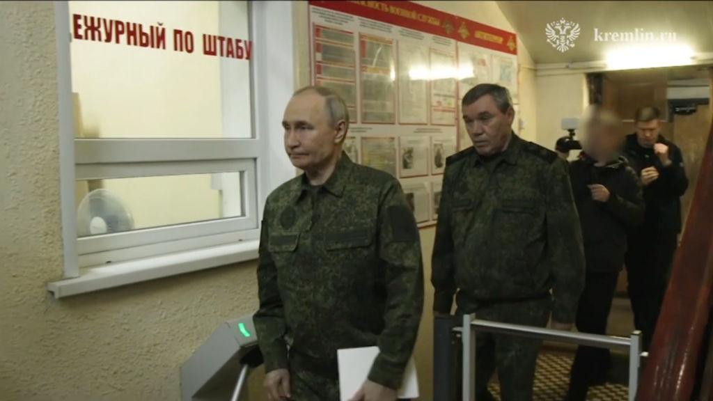 Tam nəzarətə keçməsindən sonra Putin ilk dəfə Kurska getdi