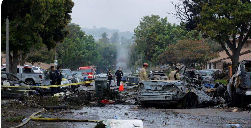 San Dieqoda kiçik təyyarə yaşayış məntəqəsinə düşdü: Ölənlər var