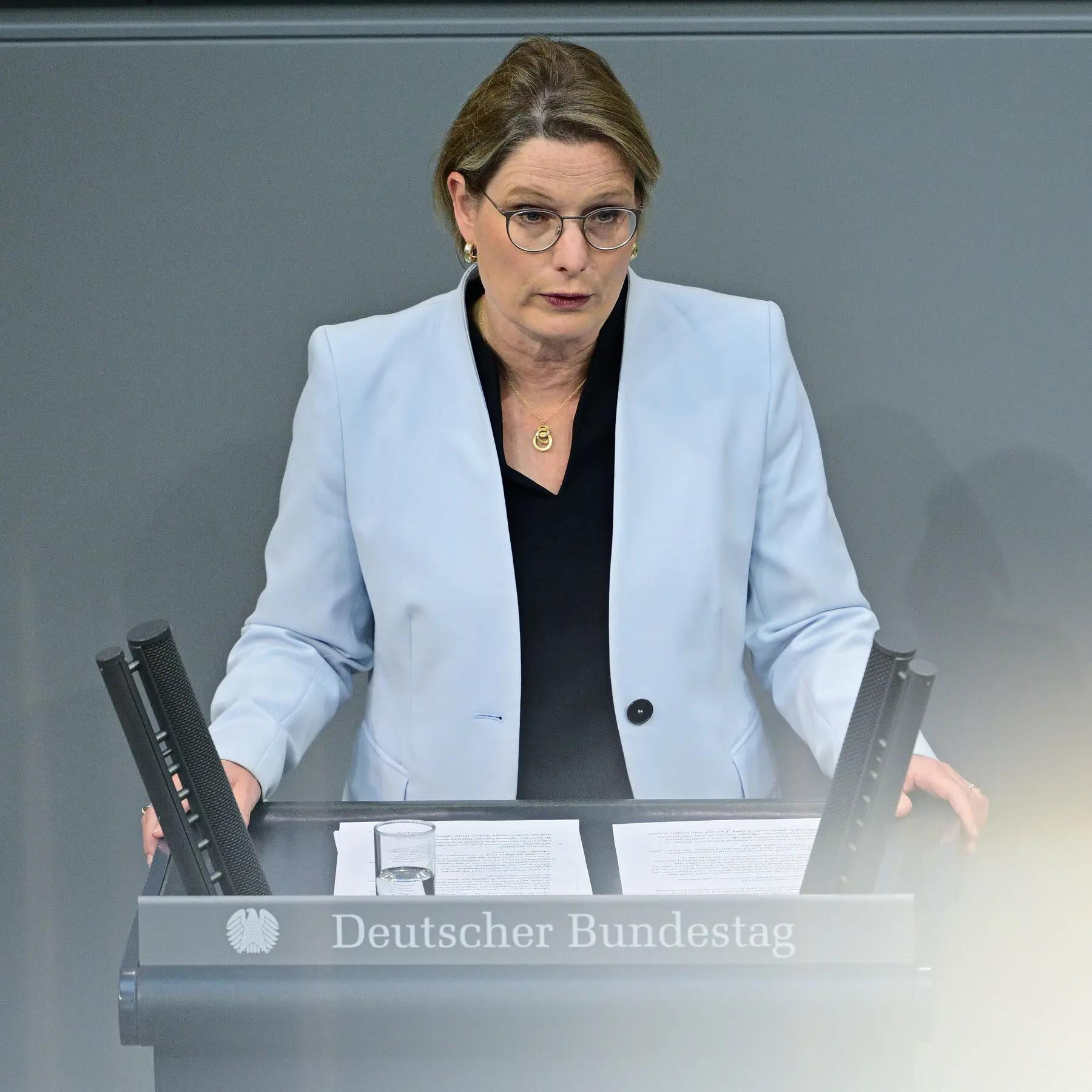 Almaniyada daxili terrorla bağlı reyddə beş yeniyetmə saxlanılıb
