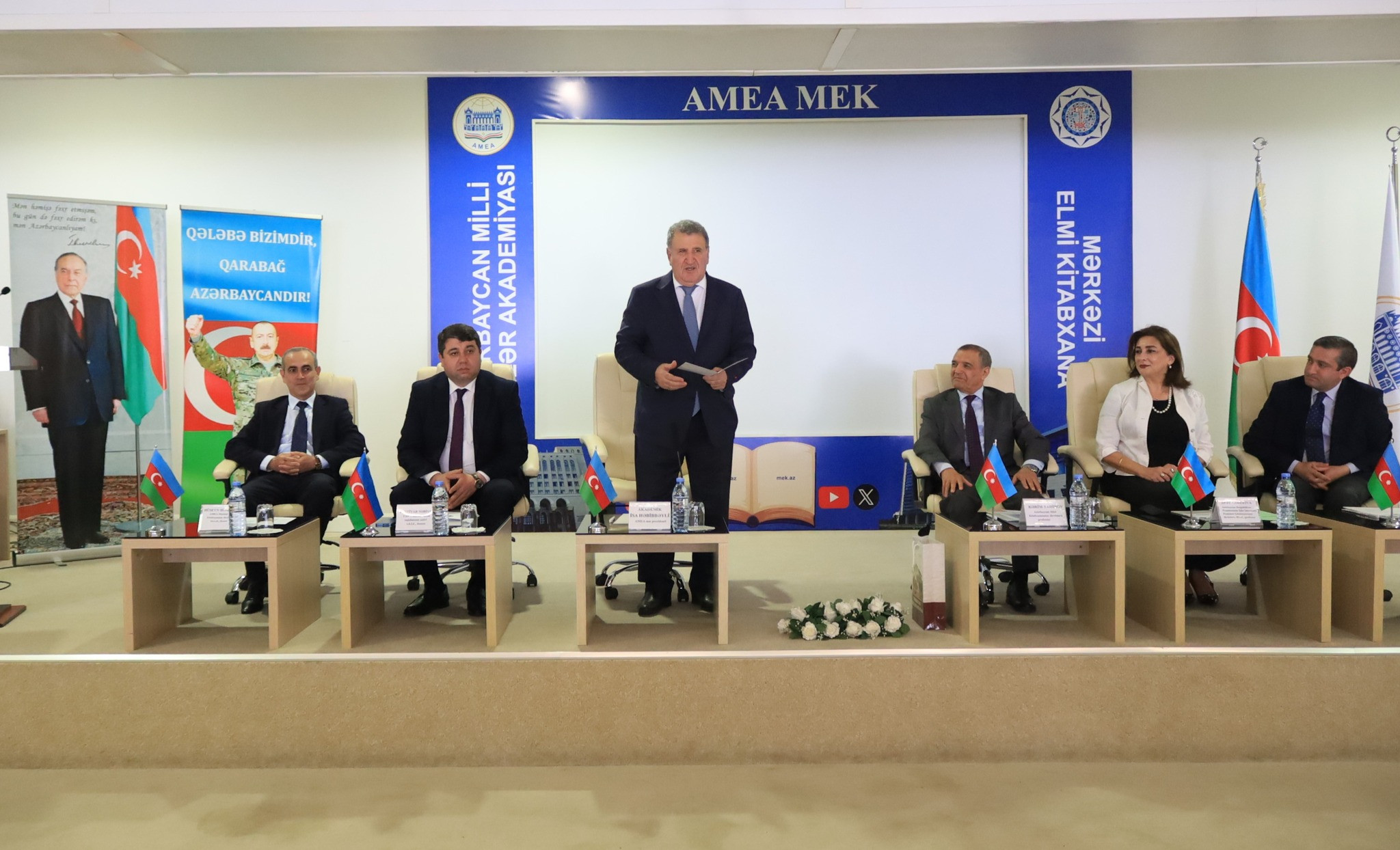 MEK-də “Kitabxana-informasiya texnologiyalarının inkişafında müasir tendensiyalar” mövzusunda respublika elmi konfransı keçirilib