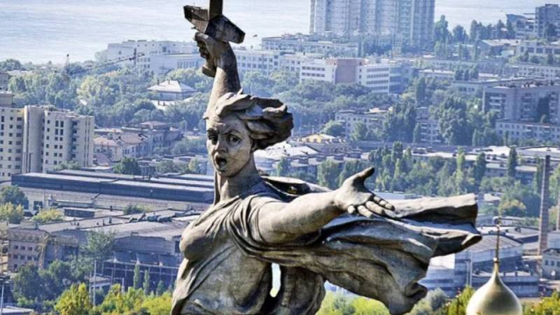 Dəhşət: “Vətən çağırır” heykəlində akademikin meyiti tapıldı