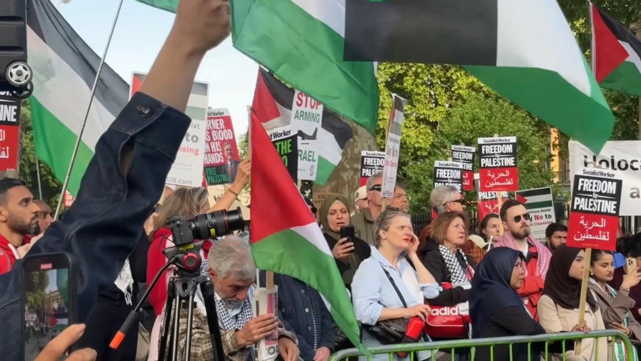Londonda minlərlə insan Qəzzaya görə ayağa qalxdı: “Starmer, soyqırıma şərik olma!”