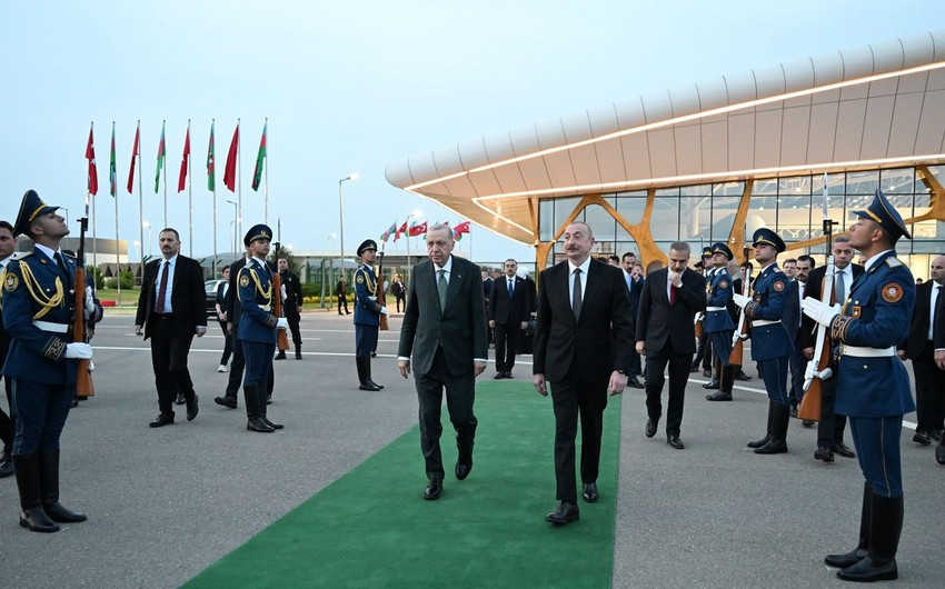 İlham Əliyev Ərdoğanı Türkiyəyə yola saldı