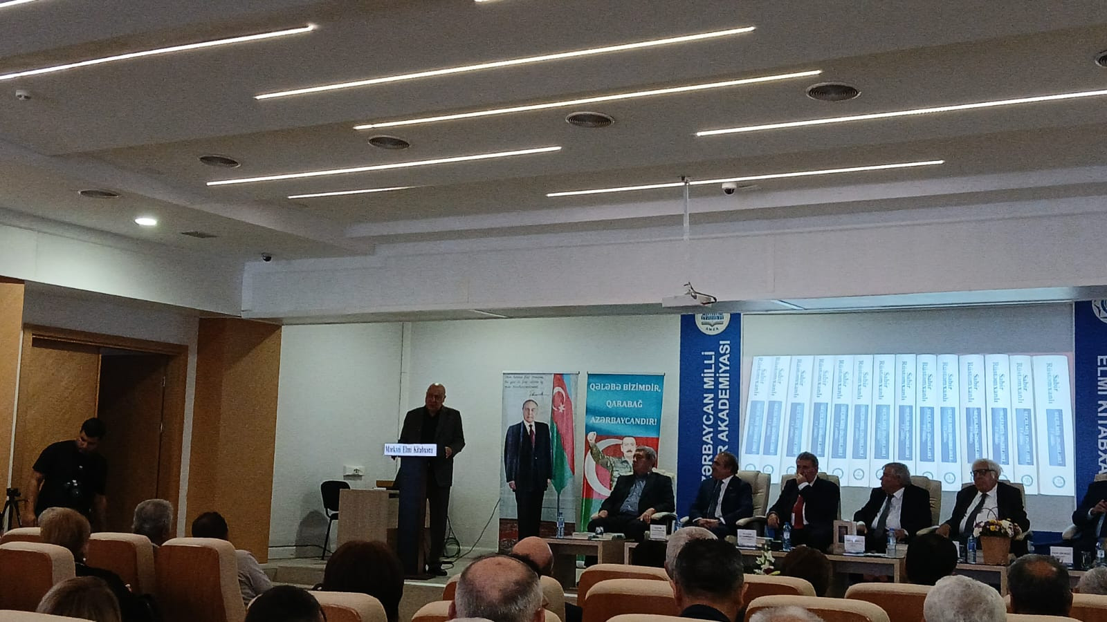 Çingiz Abdullayev: ﻿"Yazıçılıq faciəvi peşədir"