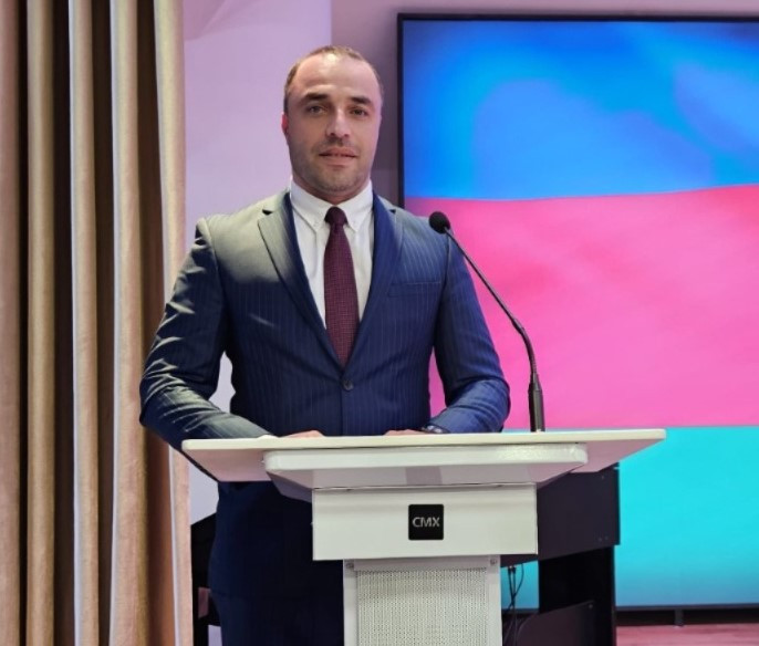Laçından yüksələn strateji üçlük