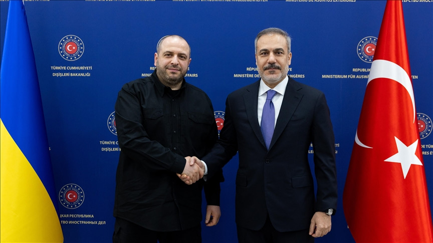 Hakan Fidan Ukraynanın müdafiə naziri ilə görüşüb