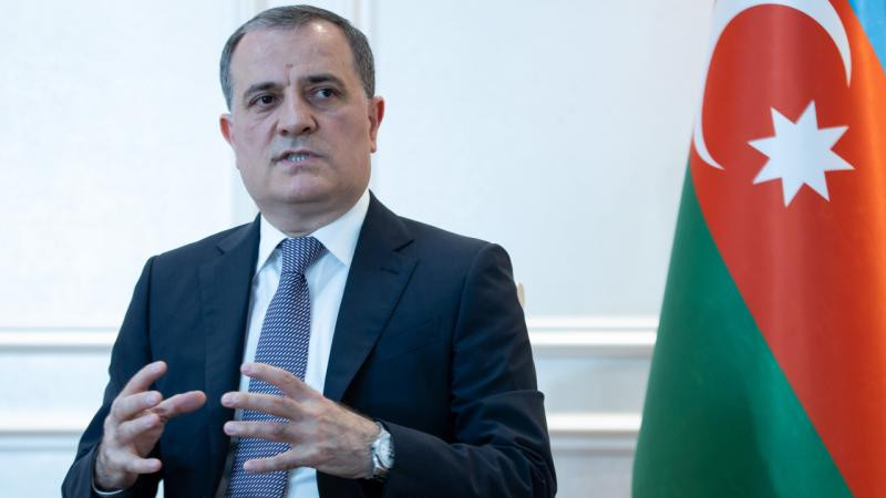 Ceyhun Bayramov pakistanlı həmkarı ilə ECO Zirvəsinin təfərrüatlarını müzakirə edib
