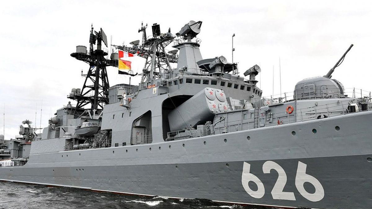 Rusiya esminesi NATO təliminə gedən Alman freqatını müşayiət edib