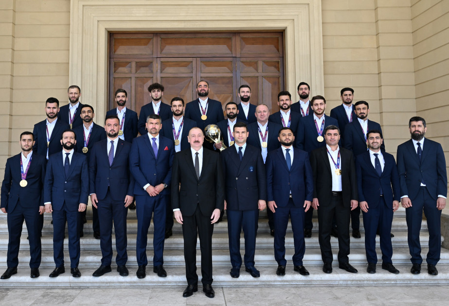 Prezident İlham Əliyev minifutbol üzrə dünya çempionatının qalibi olan Azərbaycan milli komandasının üzvlərini qəbul edib