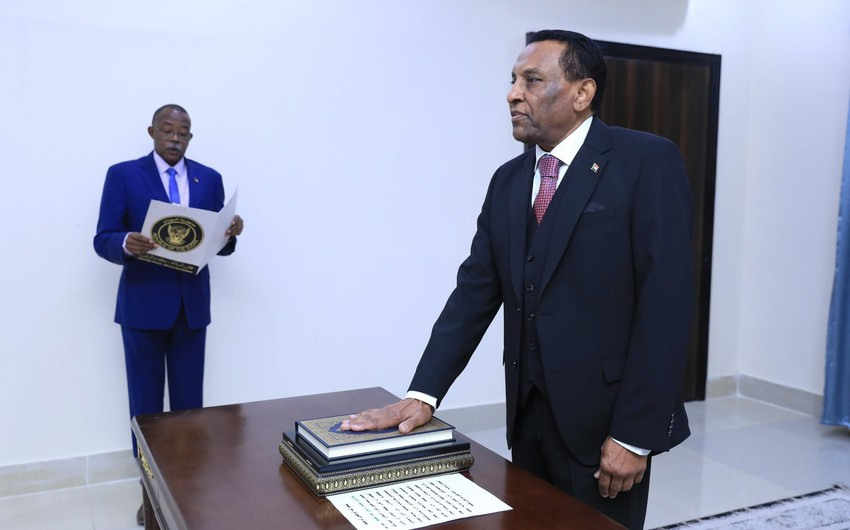 Sudanın yeni baş naziri hökuməti buraxıb
