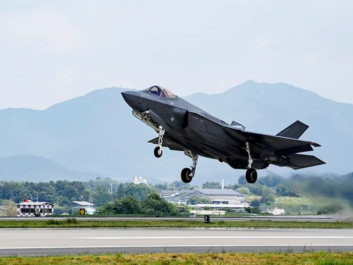 Rusiyaya qarşı yeni addım: Britaniya qırıcıları nüvə bombası daşıyacaq