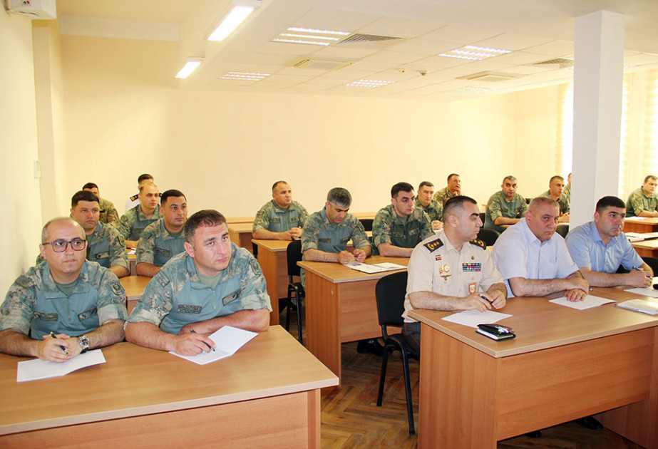 NATO-nun mobil təlim qrupu ilə treninq keçirilir