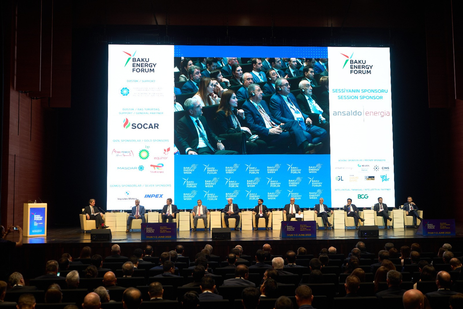 Bakı Enerji Forumunun ikinci günü öz işinə başlayıb