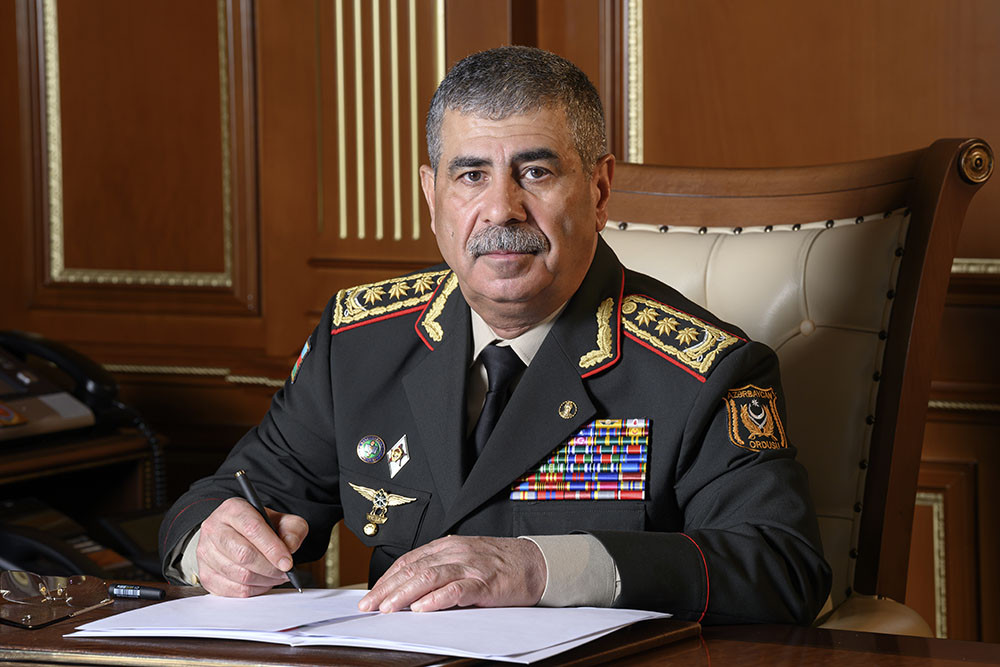 Müdafiə naziri Qurban bayramı münasibətilə Azərbaycan Ordusunu təbrik edib