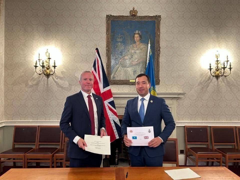 Böyük Britaniya və Qazaxıstan arasında hərbi əməkdaşlıq planı imzalanıb