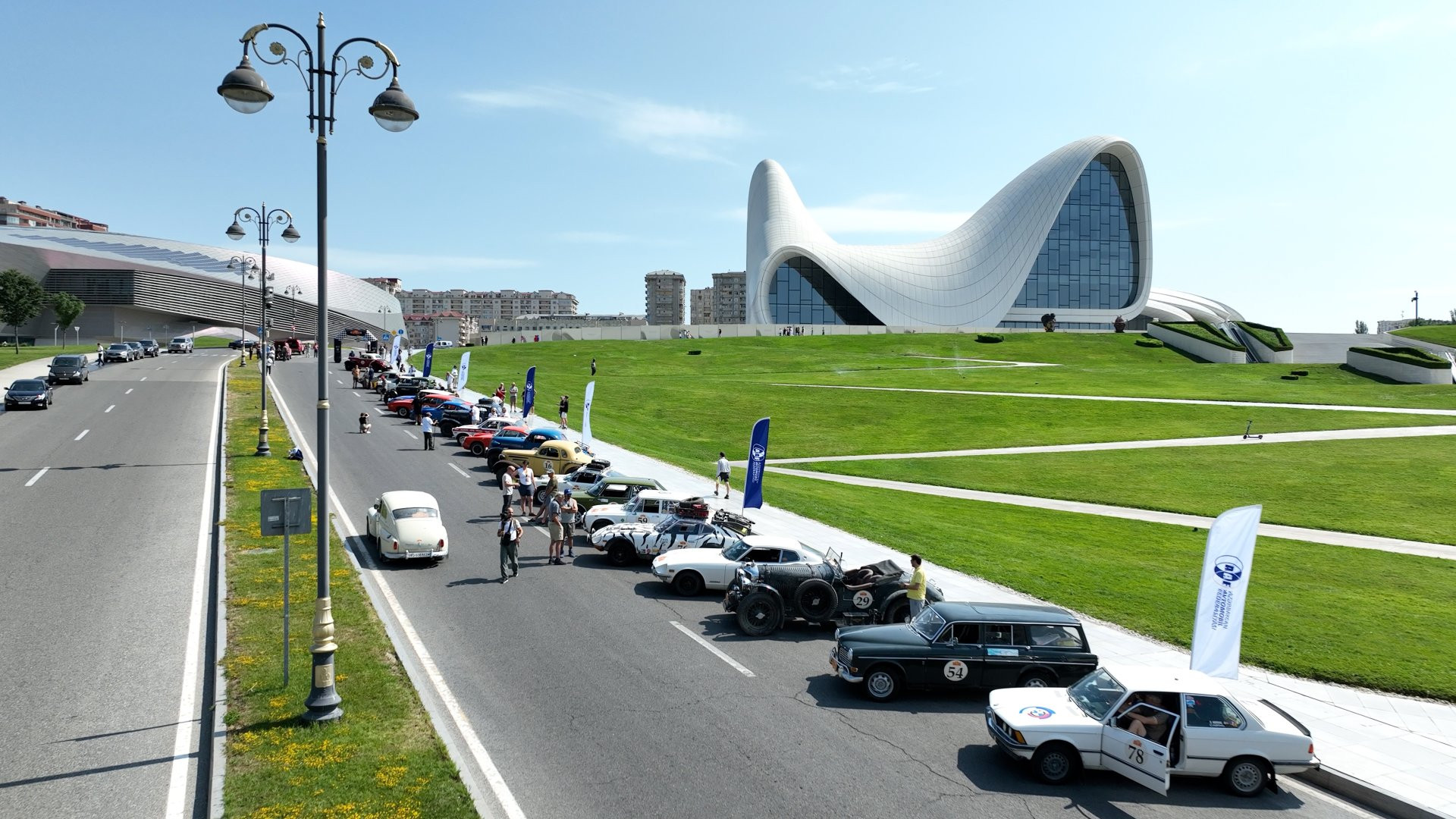 “Peking to Paris Motor Challenge”in Azərbaycan mərhələsi Heydər Əliyev Mərkəzindən start götürdü