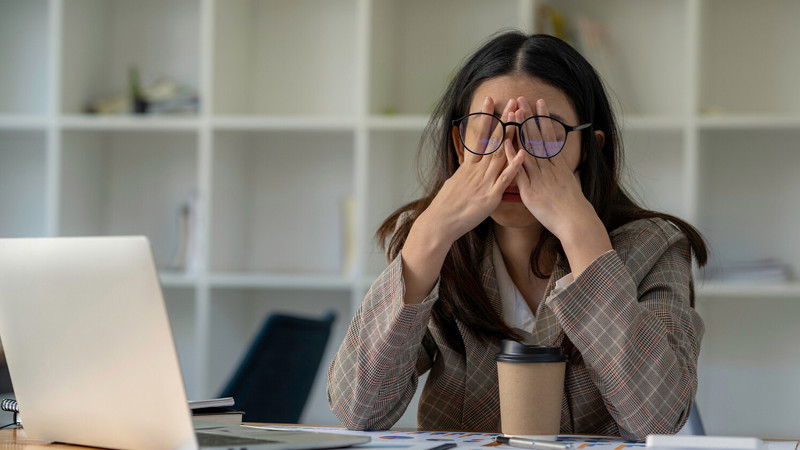 Depressiya riski ən yüksək olan peşələr açıqlandı: Qadınlar daha çox təsirlənir