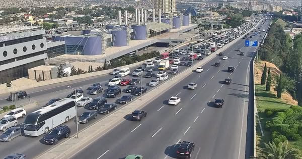 Sürücülərin NƏZƏRİNƏ: Paytaxtın bir sıra yollarında tıxac var - SİYAHI
