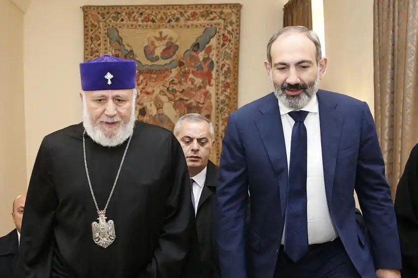 Allahşükür Paşazadə Paşinyanın yuxusuna girir: Medinskinin mübahisəli açıqlaması nəyə işarə idi?