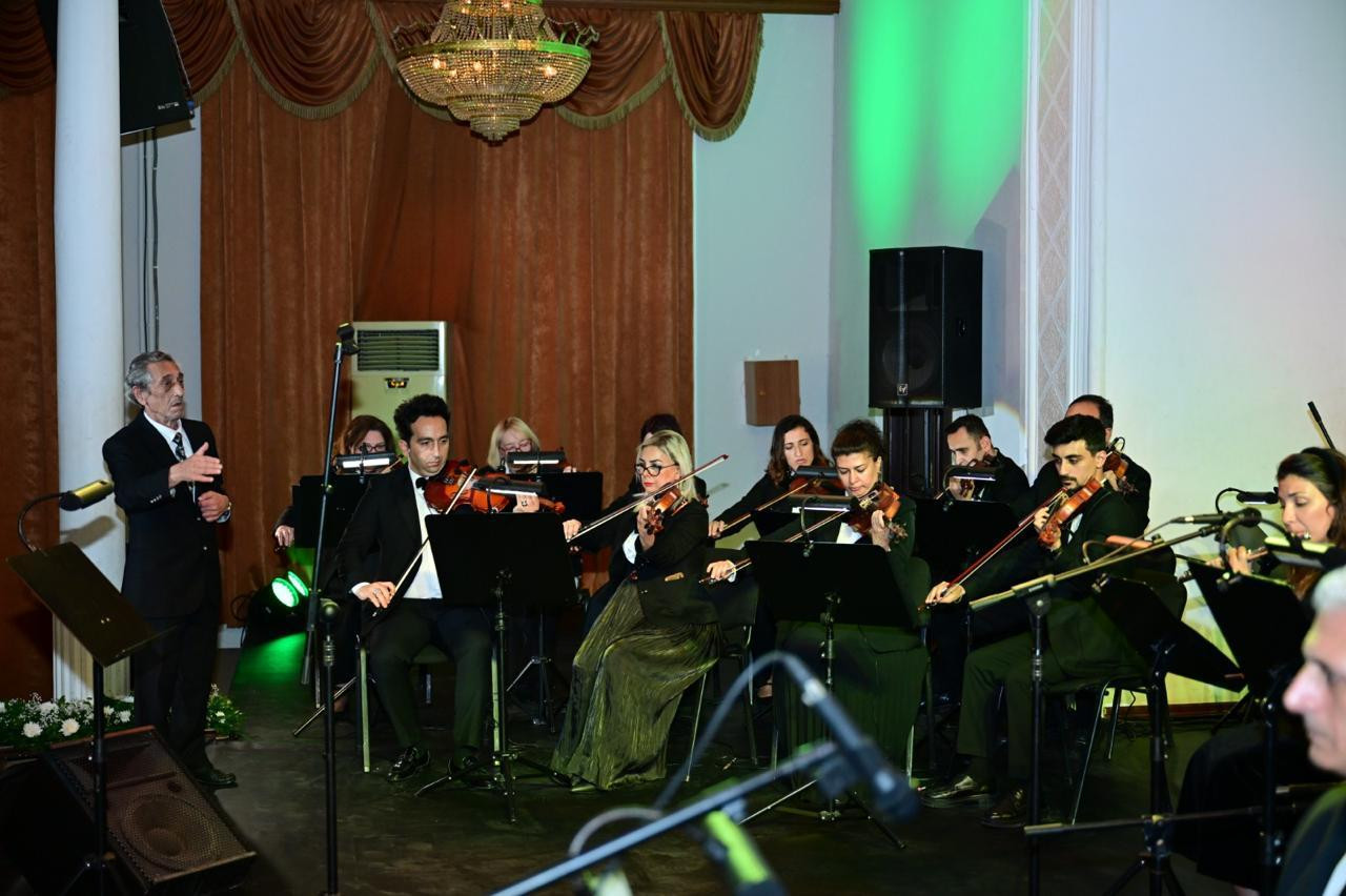 Mahnı Teatrında Rəşid Behbudovun xatirə otağı yaradılıb