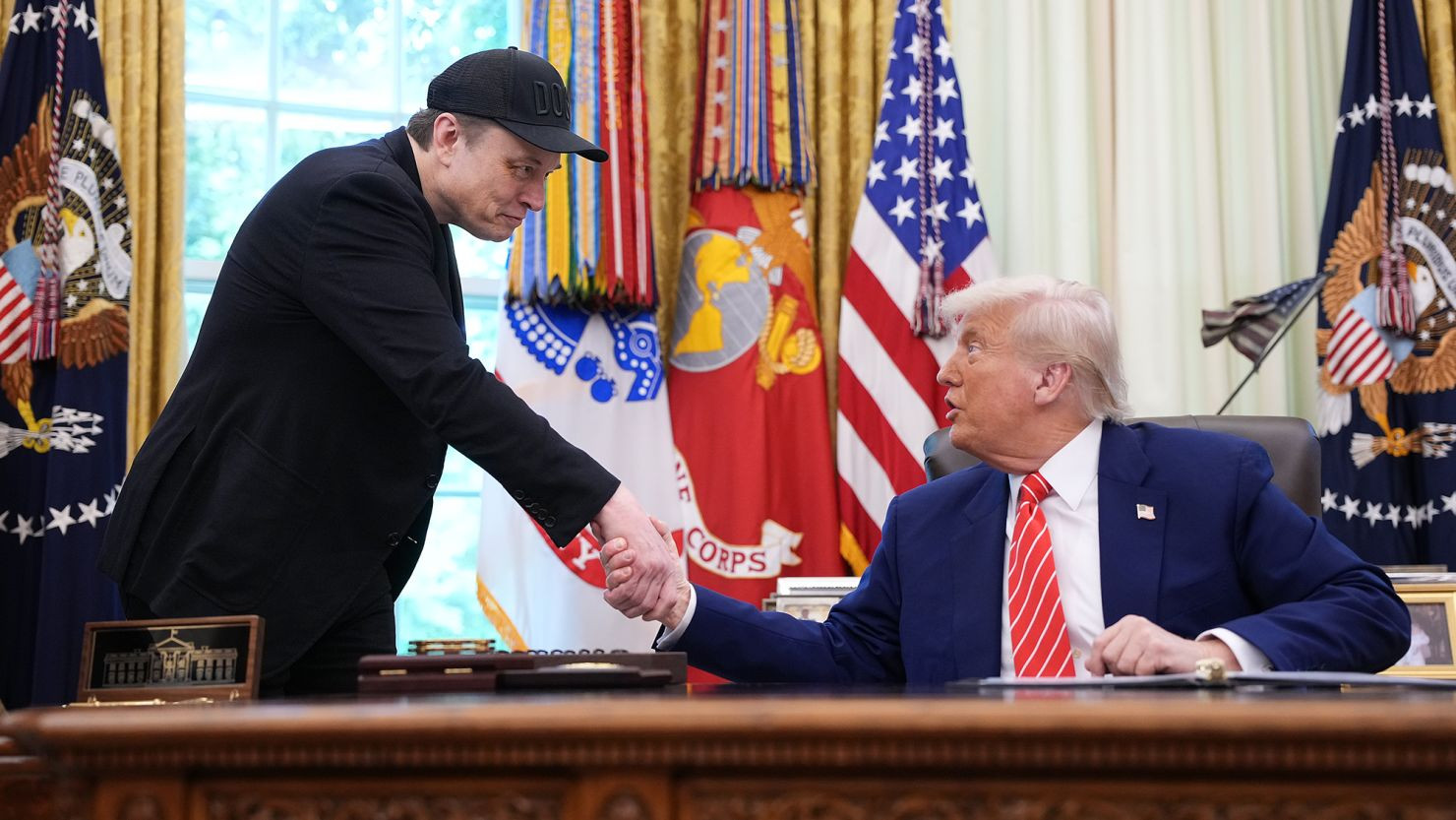 İlon Mask Donald Tramp haqqında söylədiklərinə görə üzr istədi