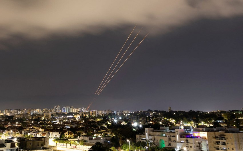 İsrail ordusu İranın iki aviabazasına zərbələr endirdiyini açıqlayıb