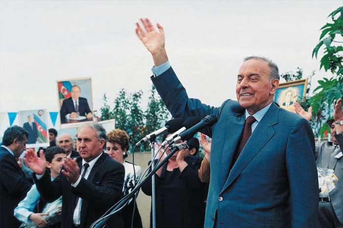 Deputat: “Müstəqil hüquqi dövlət quruculuğu prosesinin başlanması tarixidir”