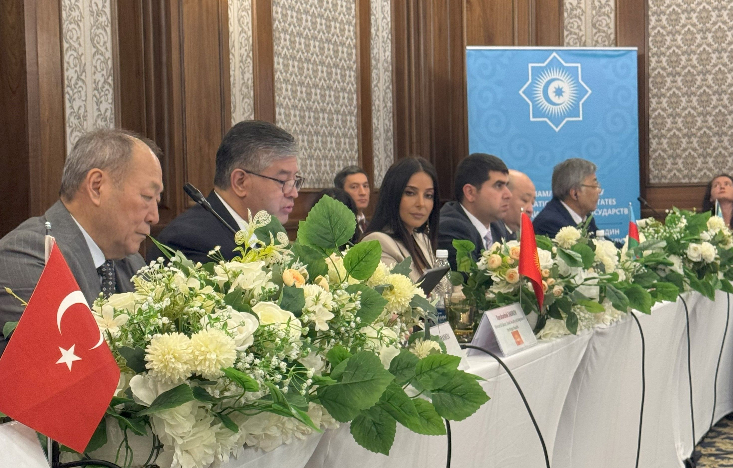 Qırğızıstanda “Sülh, Əmək və Xalqların Dostluğu” mövzusunda dəyirmi masa keçirilib