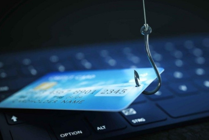 Həftəsonu vətəndaşların bank kartlarından 5 min manatdan çox pul oğurlanıb