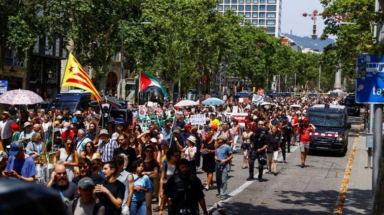 İspaniya xalqlı İran üşün küçələrə axışdı