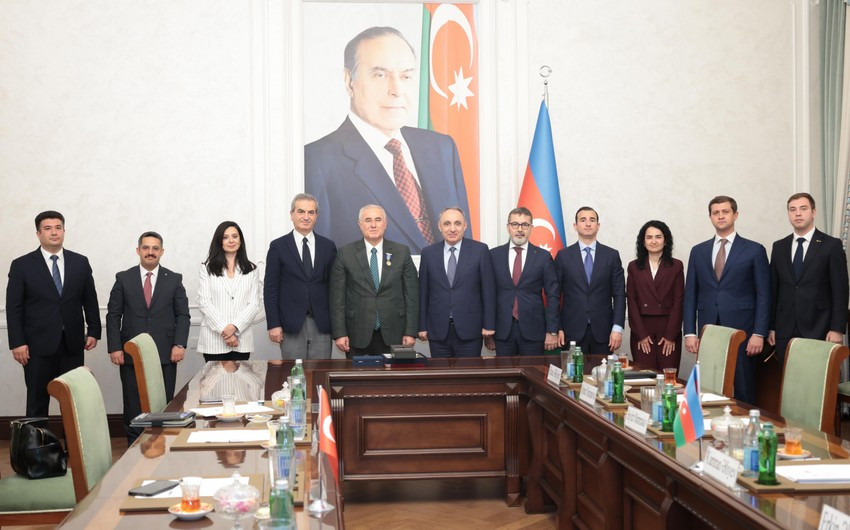 Türkiyəli Ombudsmana Bakıda hüquq körpüsünə görə yubiley medalı təqdim olundu