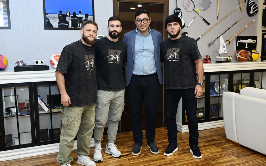 Fərid Qayıbov UFC-də döyüşəcək idmançılara uğurlar arzulayıb